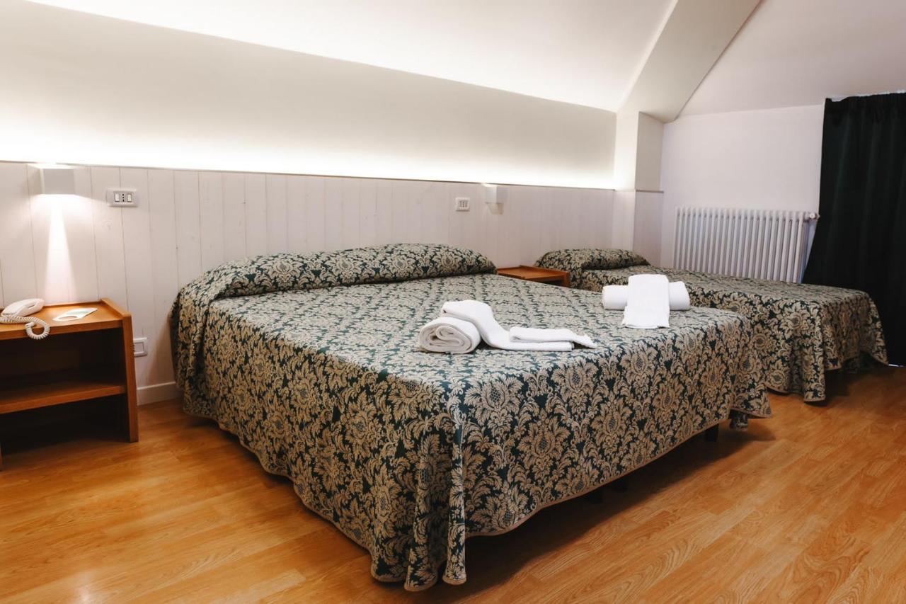 Hotel Degli Olmi Віллетта-Барреа Екстер'єр фото